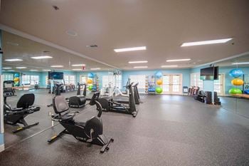 Fitness center w/ cardio equipement